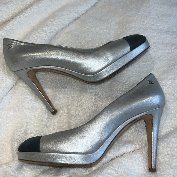 Chanel heels - Picture 3 of 5